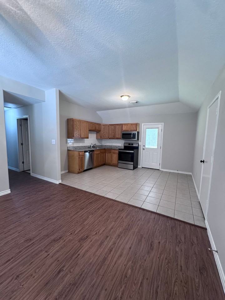 12551 Royal Lake Dr - Photo 6 of 16