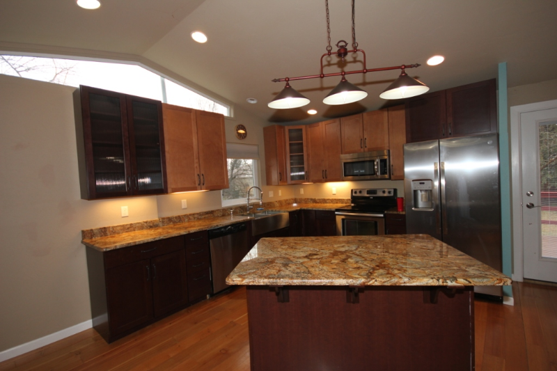 819 E 10th St - Photo 3 of 11