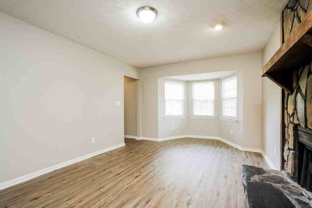 882 Stormy Ln - Photo 5 of 17