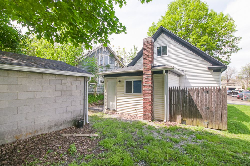 838 Hazel St - Photo 4 of 15
