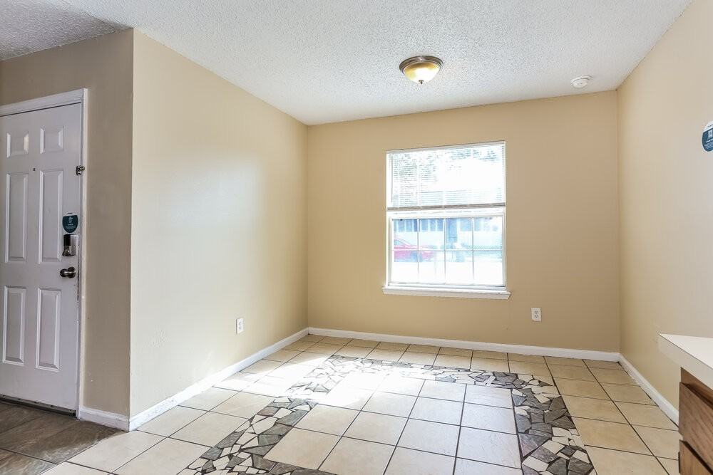 2409 Mcquade St - Photo 5 of 16