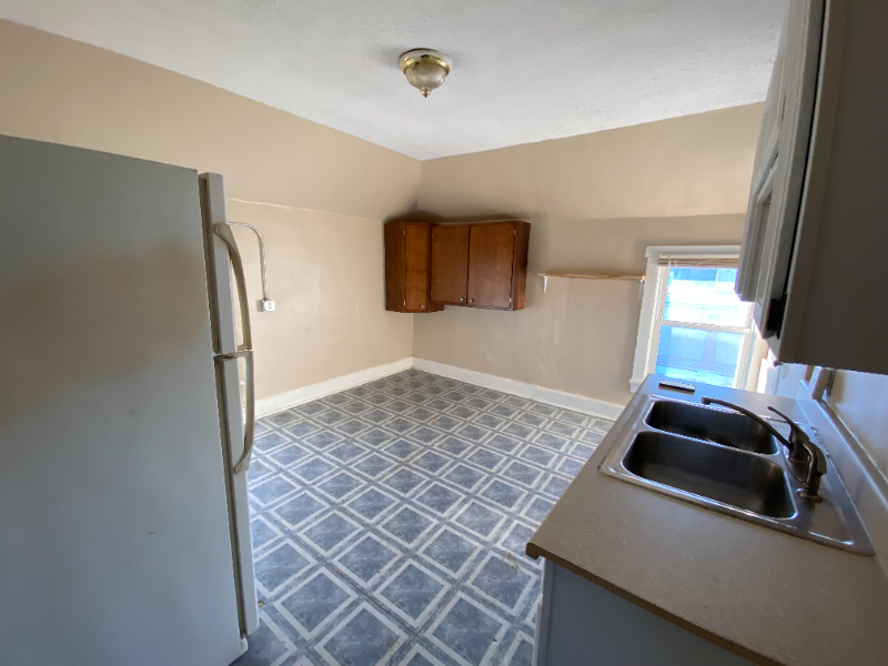 714 S 10th St - Photo 5 of 8