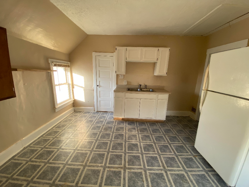 714 S 10th St - Photo 6 of 8