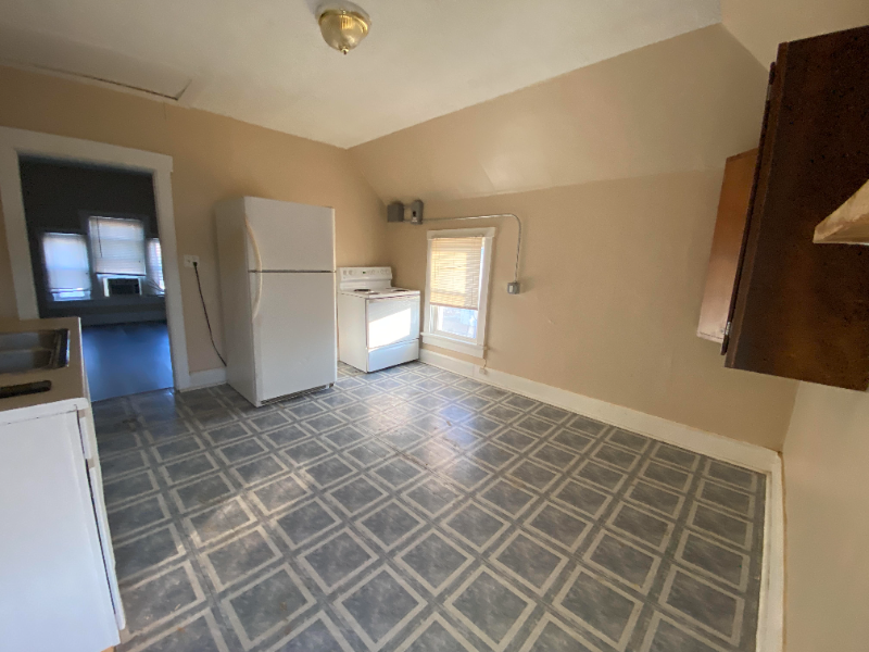 714 S 10th St - Photo 7 of 8