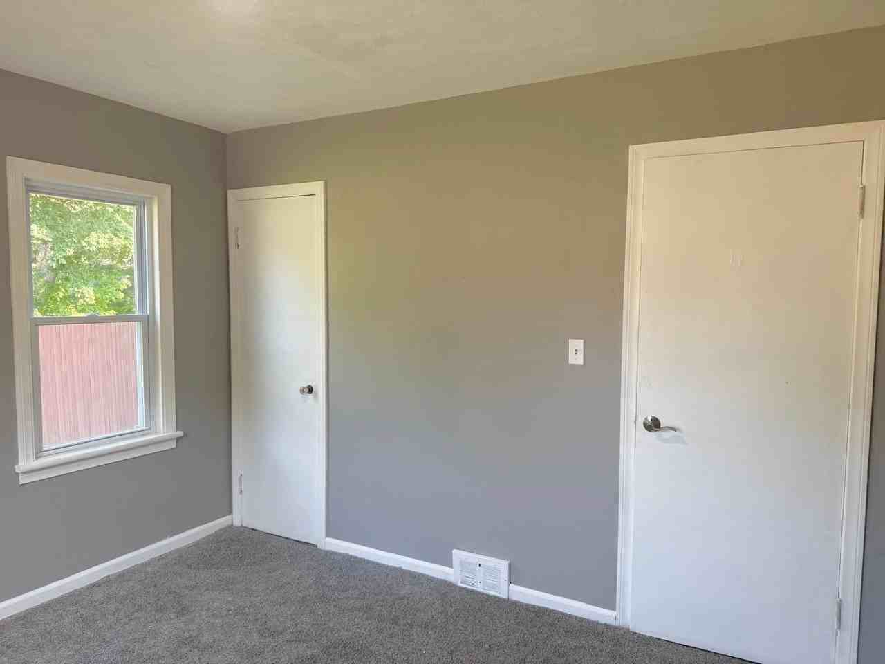 3153 W Mott Ave - Photo 4 of 10