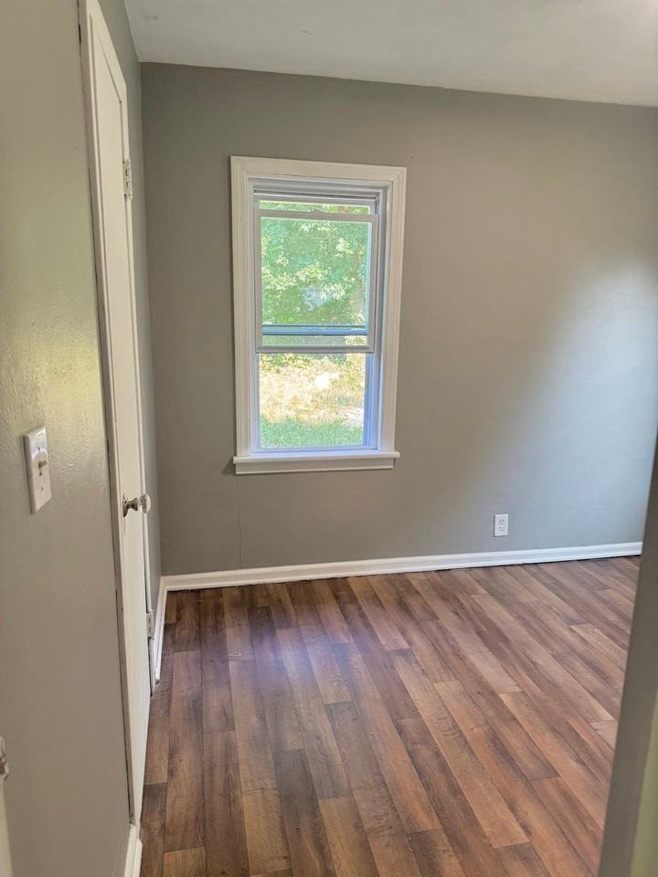 3153 W Mott Ave - Photo 7 of 10