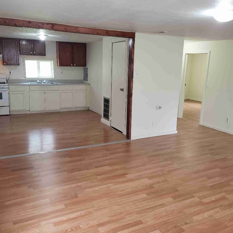 421 N Crystal Ave - Photo 5 of 13