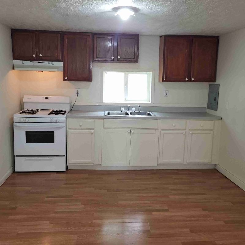 421 N Crystal Ave - Photo 6 of 13
