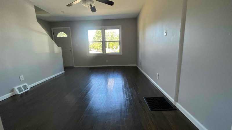 15 Dupont Pl - Photo 4 of 18