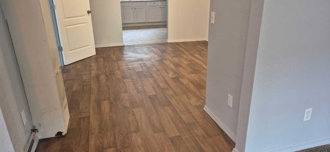 526 N Douglas St - Photo 2 of 8