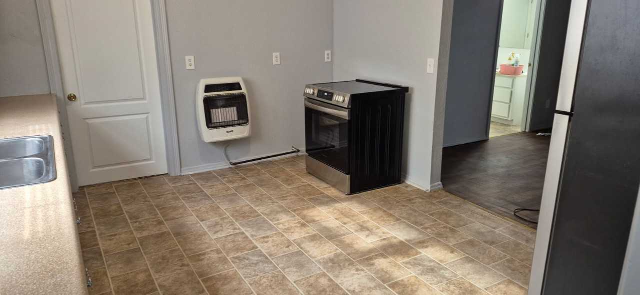 526 N Douglas St - Photo 4 of 8