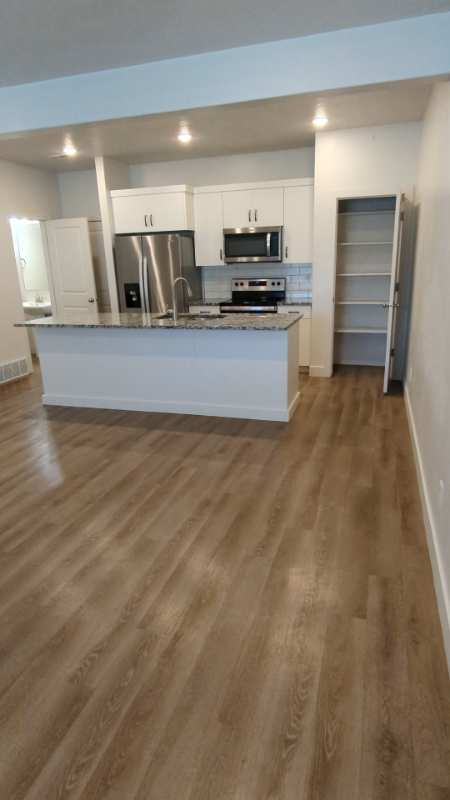 335 Se - Photo 2 of 22