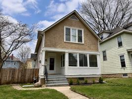 featured image of 208 E Northwood Ave