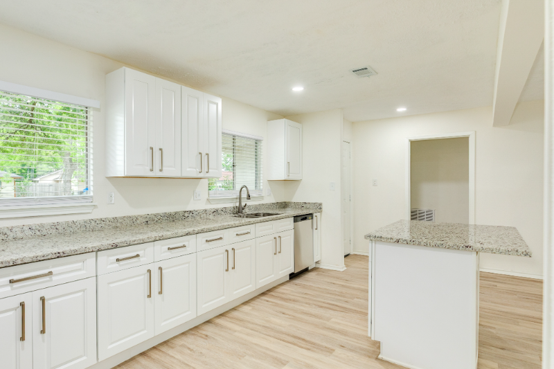 408 Gardenia St - Photo 5 of 18
