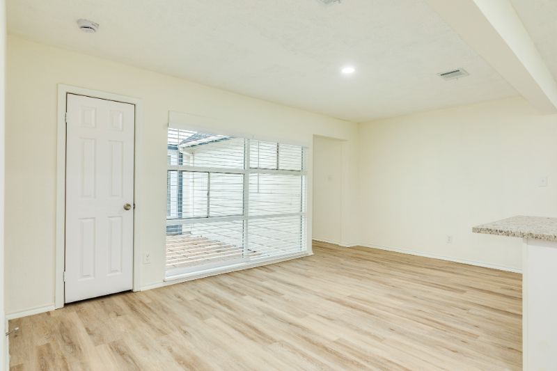 408 Gardenia St - Photo 7 of 18