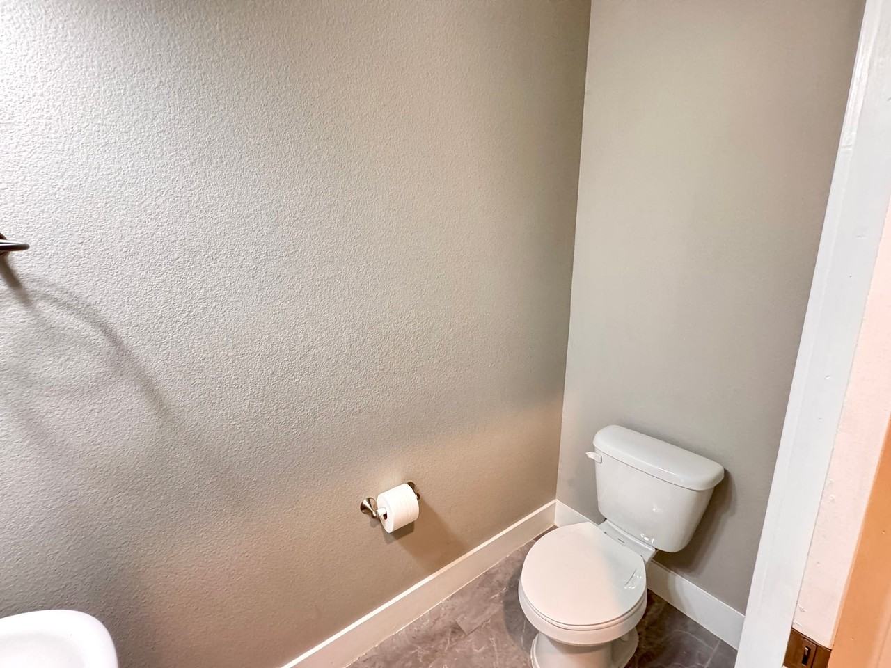 2432 Sanford Ave - Photo 7 of 32