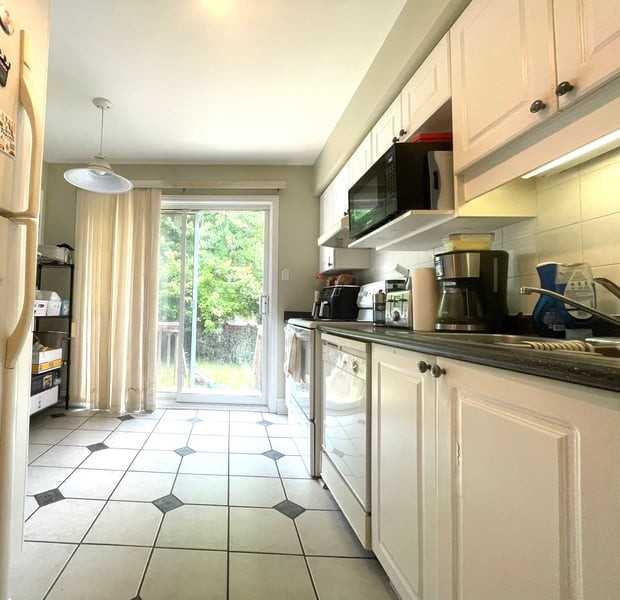 242 Windhurst Dr - Photo 3 of 14