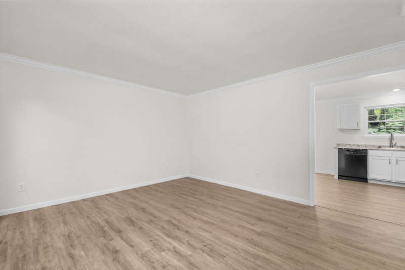 1392 Langholm Dr - Photo 4 of 20