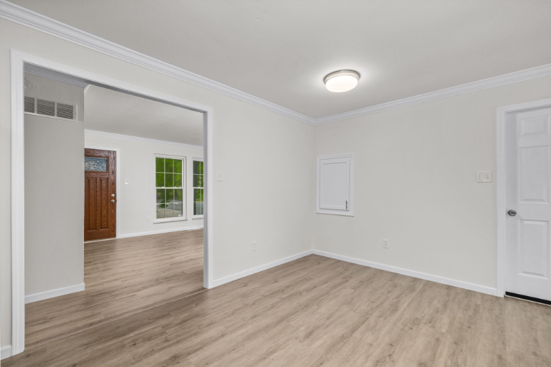 1392 Langholm Dr - Photo 5 of 20