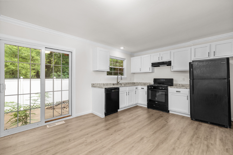 1392 Langholm Dr - Photo 6 of 20