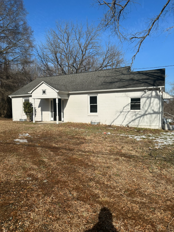 2715 Cole Rd - Photo 2 of 11