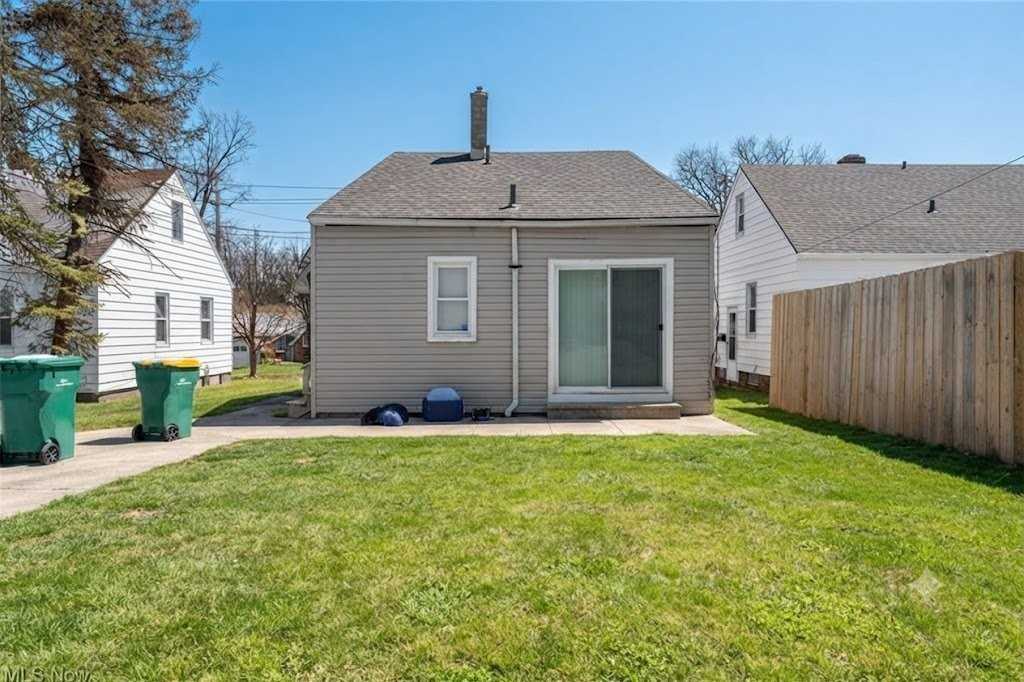 18851 Raymond St - Photo 2 of 29