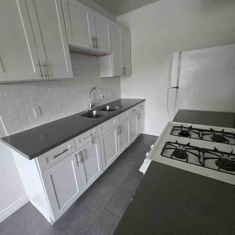 833 N Formosa Ave - Photo 5 of 21