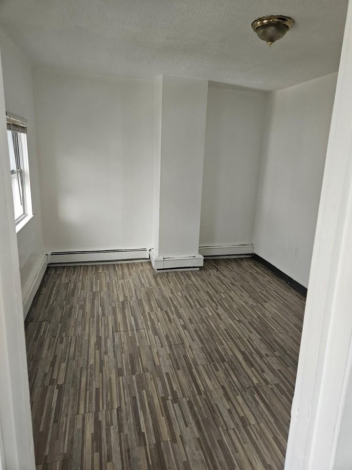 124 Lyon St - Photo 4 of 7