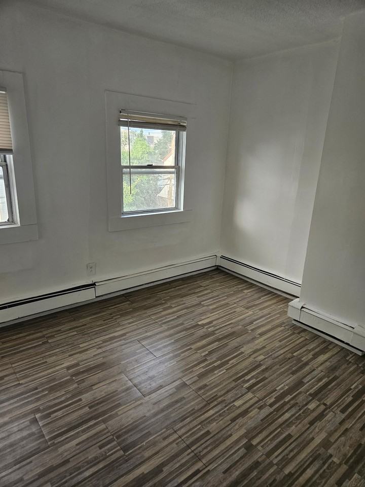 124 Lyon St - Photo 6 of 7