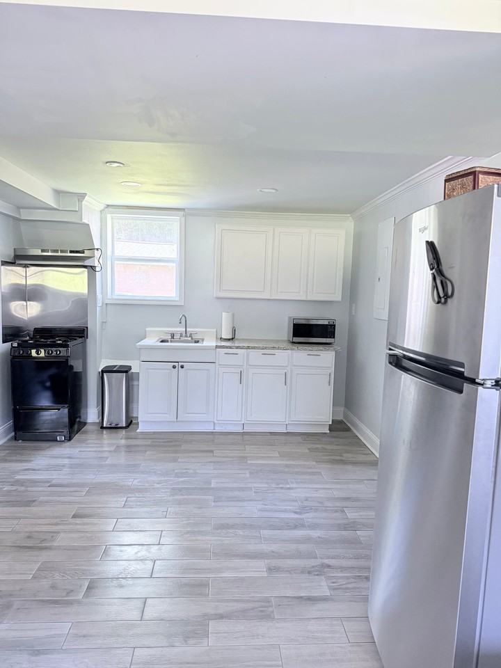 994 Overbrook Cir #1 - Photo 7 of 8