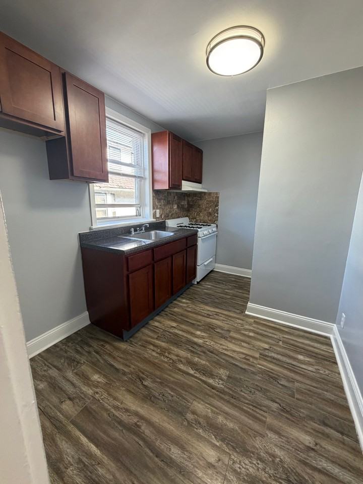 194 Park Ave #5B2 - Photo 2 of 6
