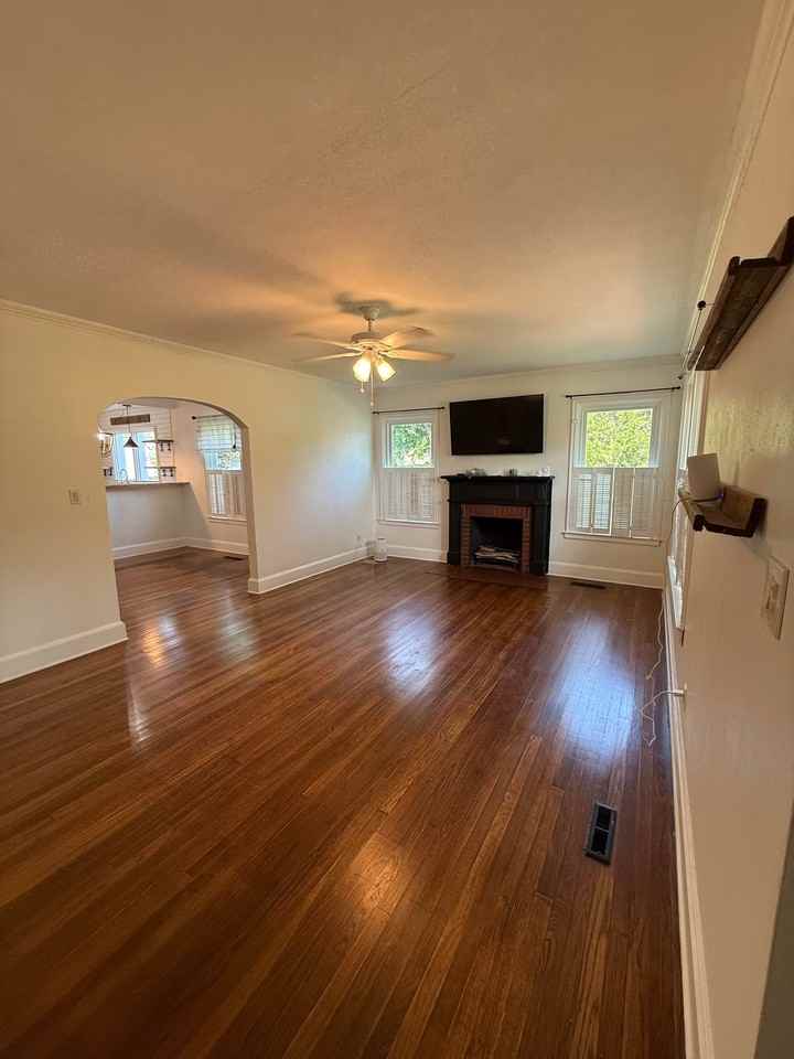 718 E 15th Ave - Photo 4 of 50