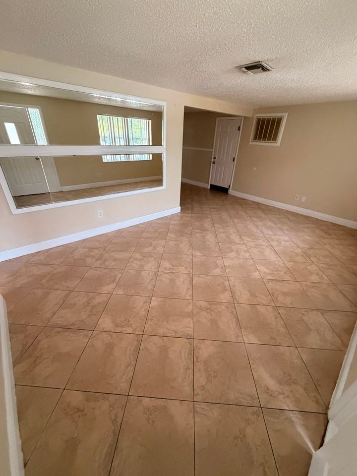 4720 Salem Dr - Photo 2 of 11