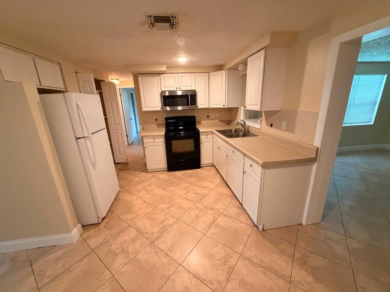 4720 Salem Dr - Photo 4 of 11