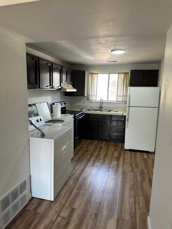 665 S Stubbs Ave #1 - Photo 3 of 8