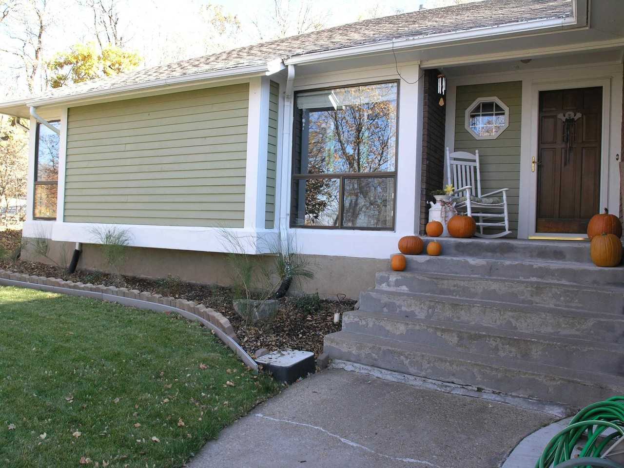 1806 Fawn Ln - Photo 3 of 22