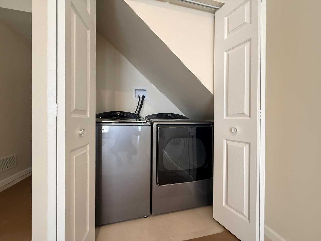341 N Grant Ave #C - Photo 3 of 10