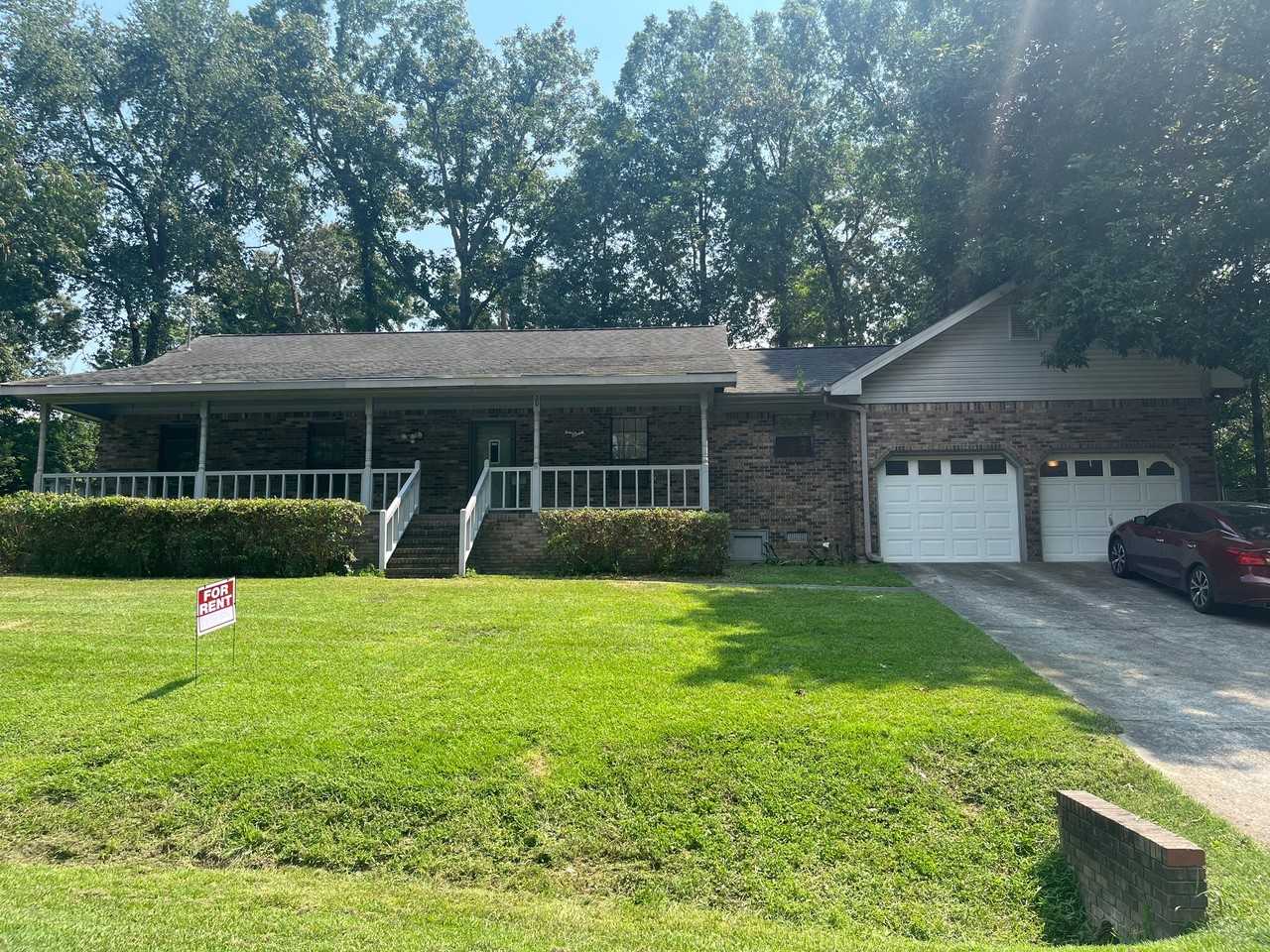200 Debbie Dr - Photo 2 of 3