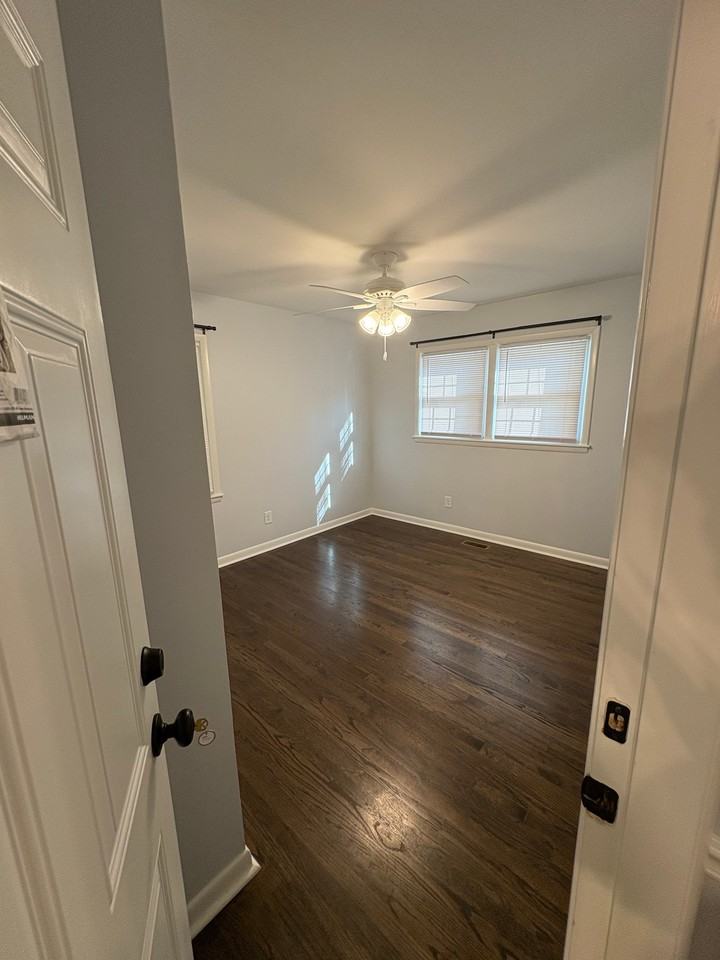 1055 College Station Rd - Photo 5 of 18