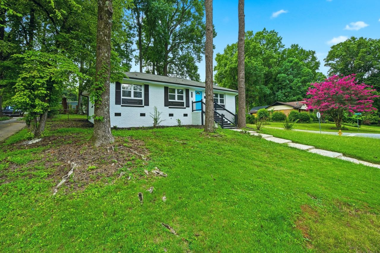 553 Derrydowne Dr - Photo 2 of 13