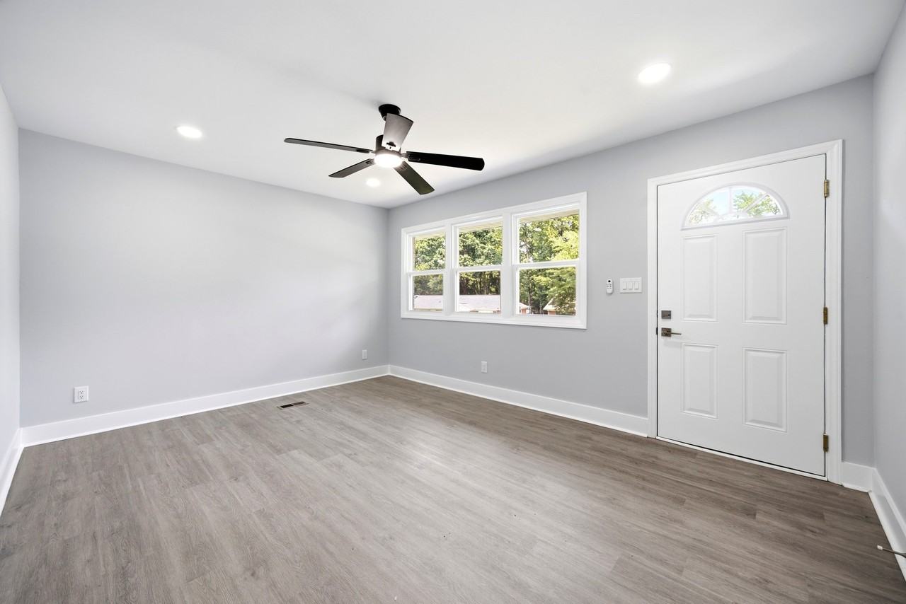 553 Derrydowne Dr - Photo 4 of 13