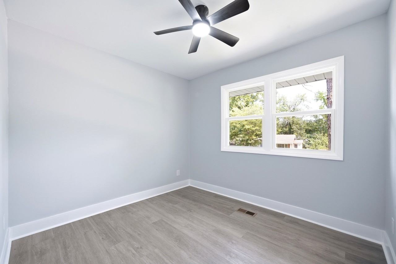 553 Derrydowne Dr - Photo 6 of 13
