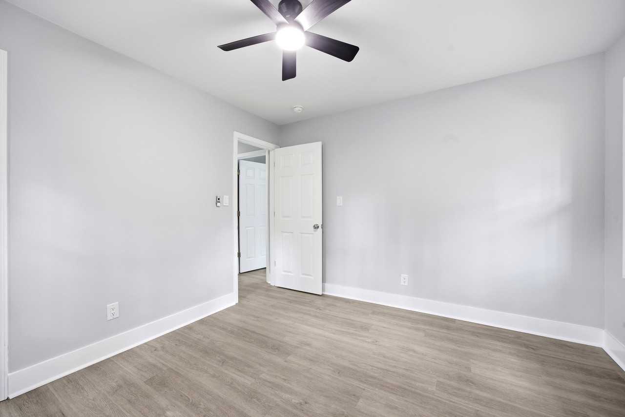 553 Derrydowne Dr - Photo 7 of 13