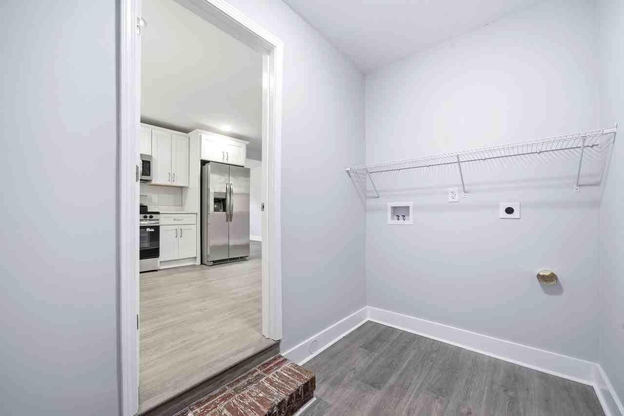 553 Derrydowne Dr - Photo 7 of 25