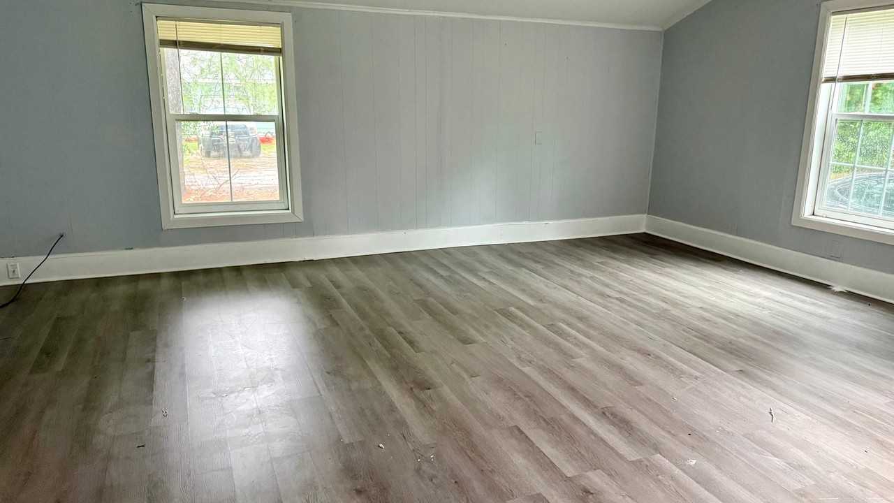 1605 Easterling Dr - Photo 2 of 5