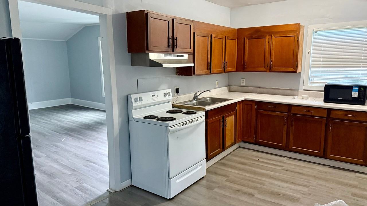 1605 Easterling Dr - Photo 4 of 5