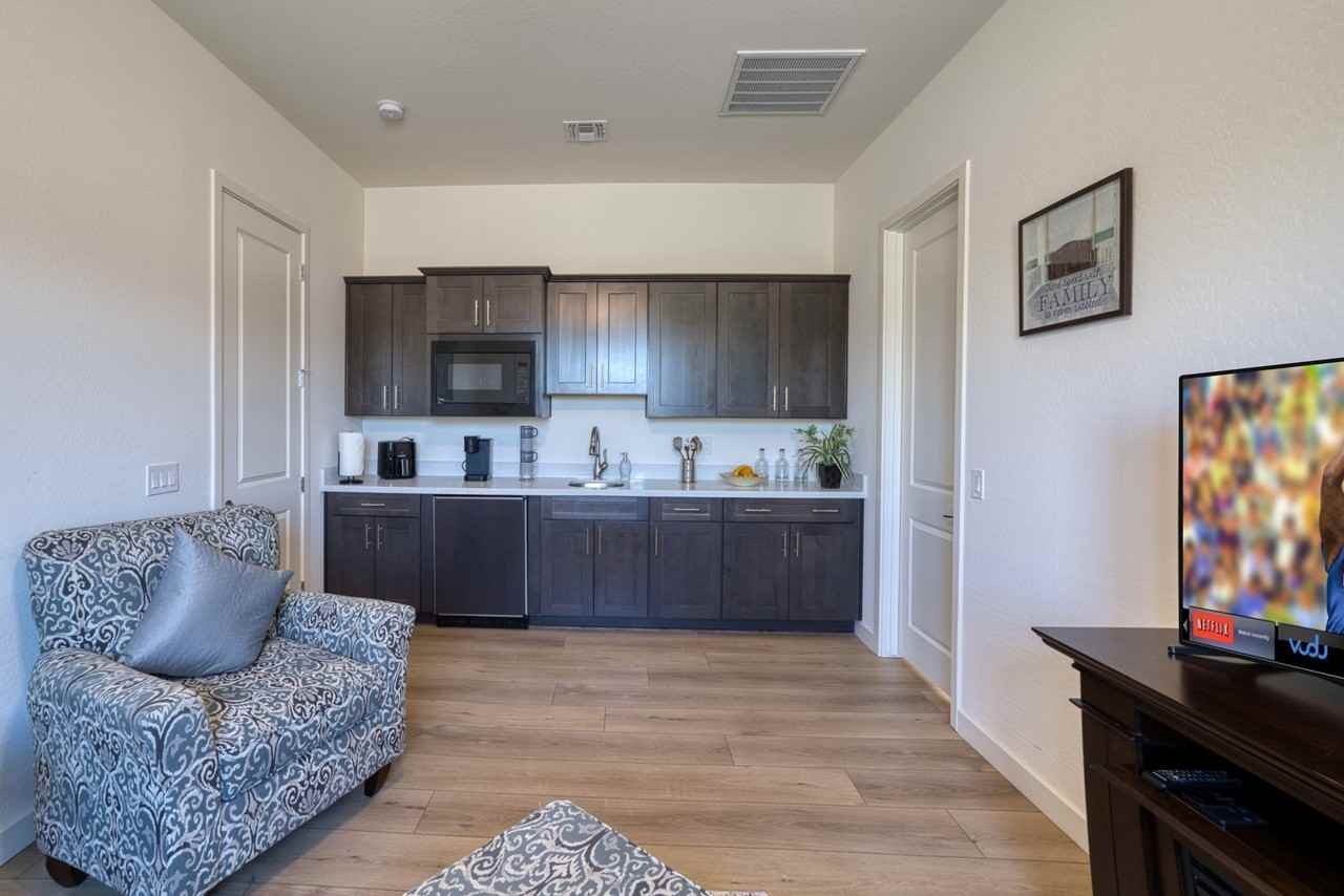 908 E Piedmont Rd - Photo 3 of 20