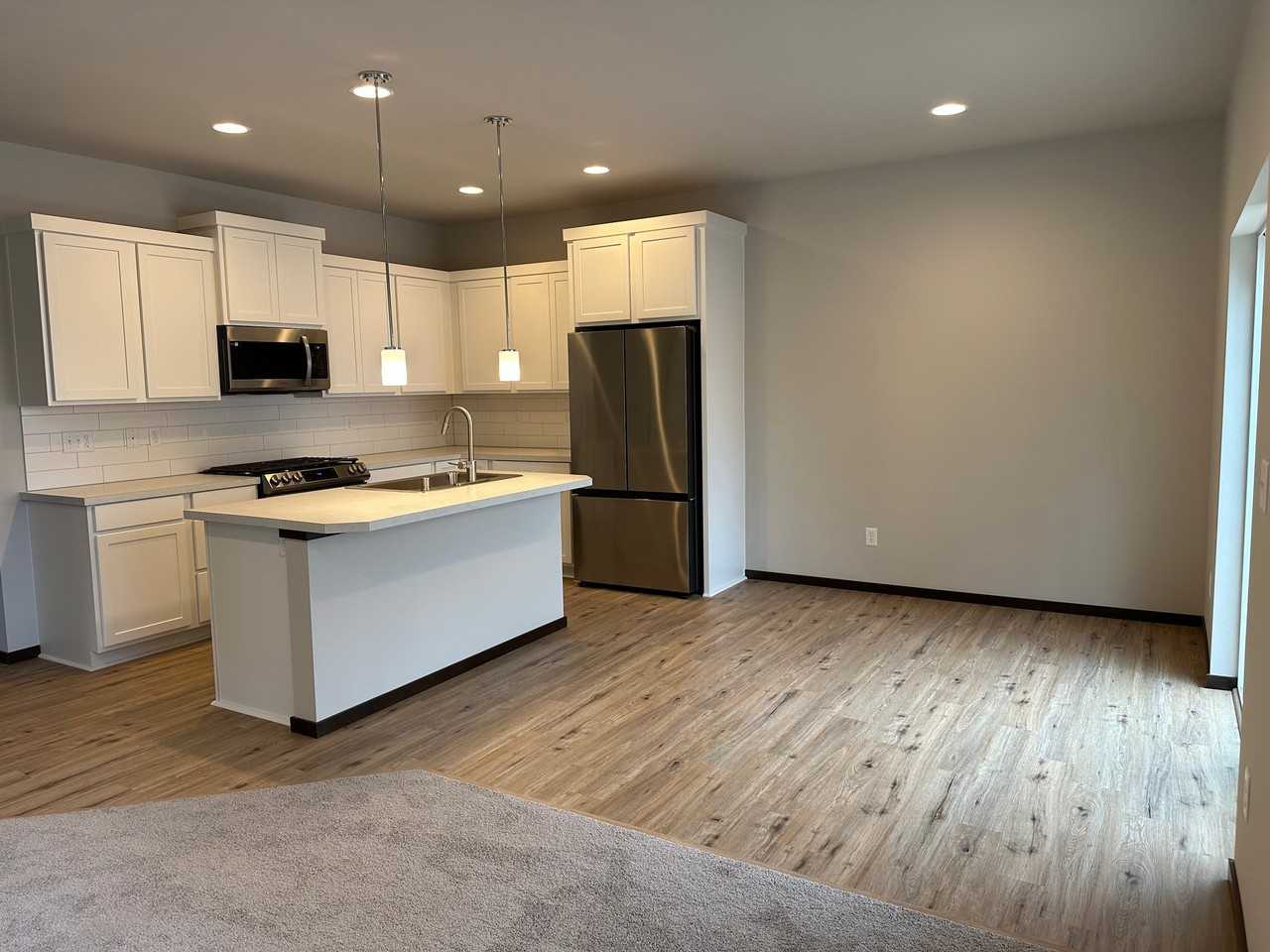 9421 Fairhaven Cir Ne - Photo 4 of 12