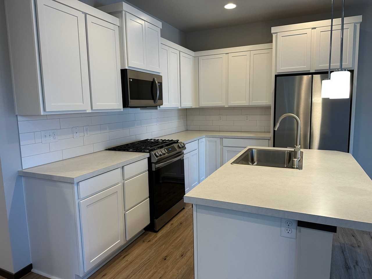 9421 Fairhaven Cir Ne - Photo 5 of 12