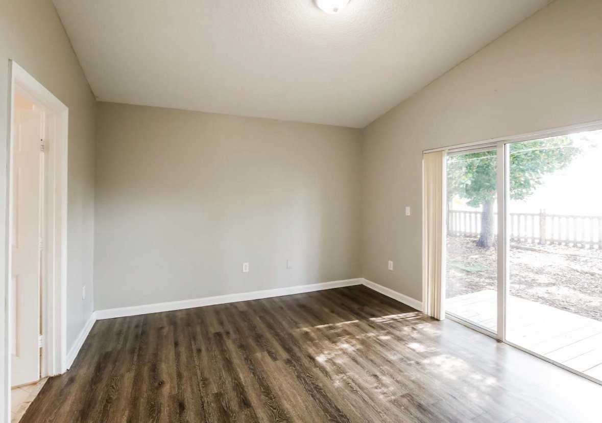 1360 Sw 119th Ct - Photo 3 of 7